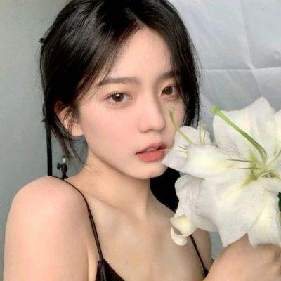 女孩摩托特技表演